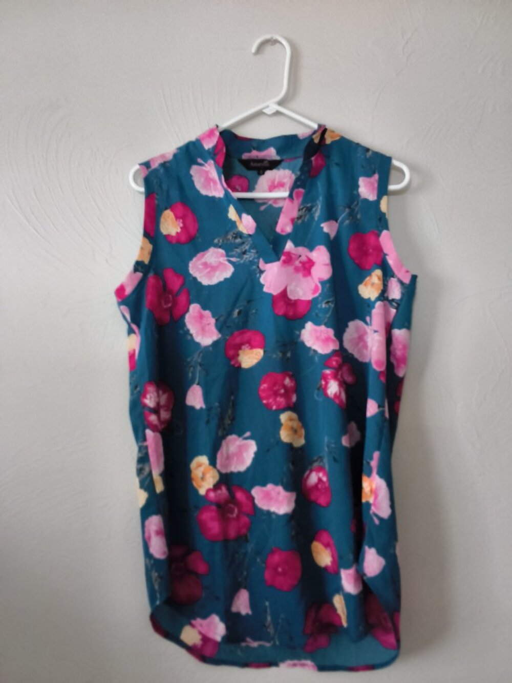 Women's Small Sleeveless Shirt